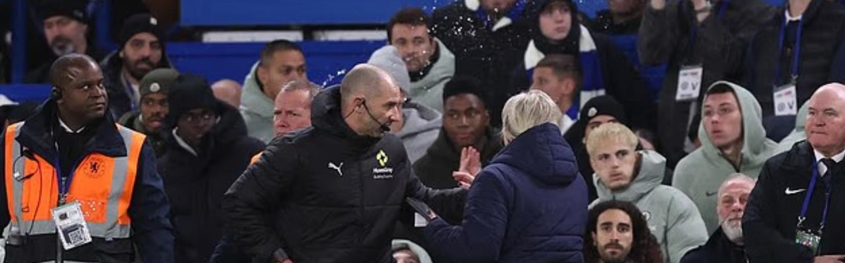 英足总官方：切尔西因球迷向场内投掷水瓶被罚款15万英镑