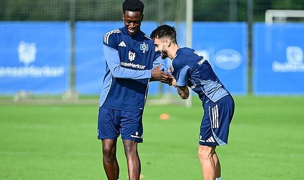 世界杯官方入口-法比奥-维埃拉：我能踢10号位和右边锋；我和洛孔加有默契